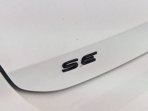 New 2026 Volkswagen Taos SE FWD image 10