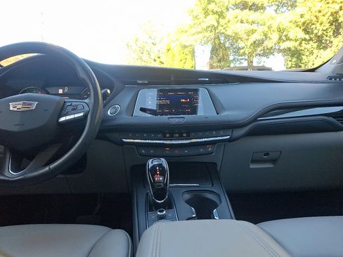 Used 2021 Cadillac XT4 Premium Luxury image 20