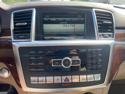 Used 2016 Mercedes-Benz GL 550 4MATIC image 26