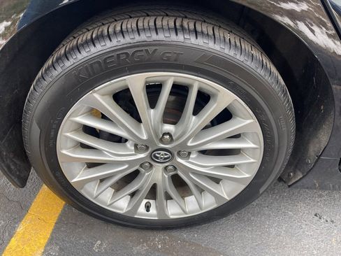 Used 2018 Toyota Camry XLE image 28