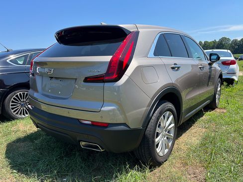 Used 2023 Cadillac XT4 Luxury w/ Cold Weather Package FWD image 5