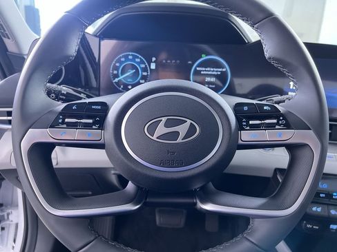 New 2025 Hyundai Elantra Limited image 15