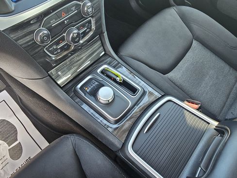 Used 2022 Chrysler 300 Touring w/ Sport Appearance Package image 19