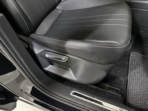 Certified 2024 Volkswagen Tiguan SE R-Line image 37