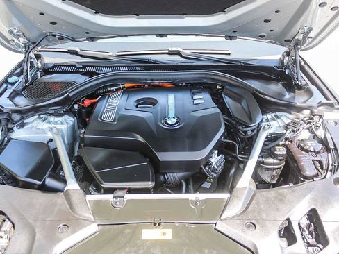 Used 2019 BMW 530e w/ Convenience Package RWD image 26