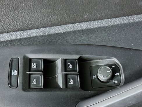 Used 2024 Volkswagen Jetta SE image 15