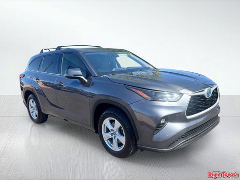 Used 2022 Toyota Highlander LE FWD image 7
