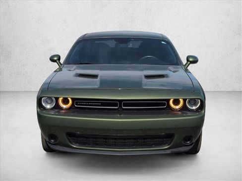 Used 2019 Dodge Challenger SXT image 2