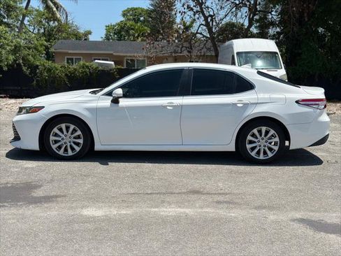 Used 2020 Toyota Camry LE FWD image 4