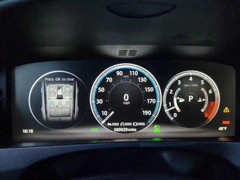 Used 2017 Jaguar F-PACE S image 9