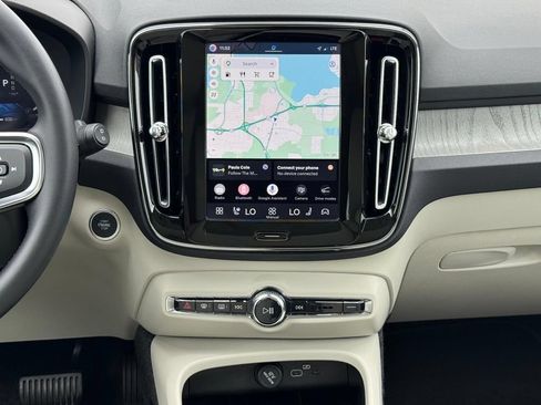 Certified 2026 Volvo XC40 B5 Plus AWD/4WD image 13