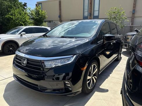 Used 2023 Honda Odyssey Touring image 3