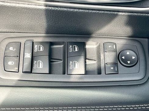 New 2025 Chrysler Pacifica Select image 26