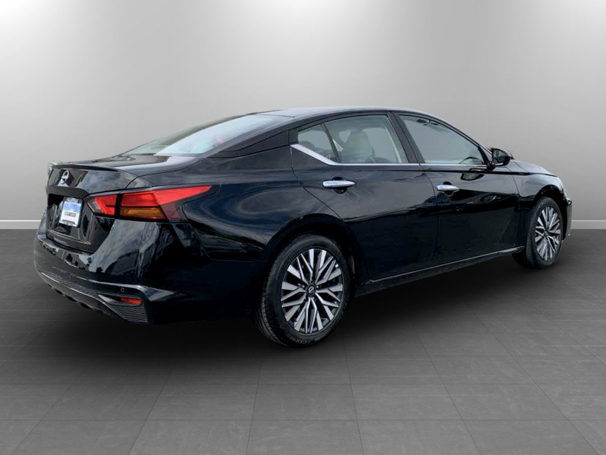 Used 2025 Nissan Altima 2.5 SV FWD image 7