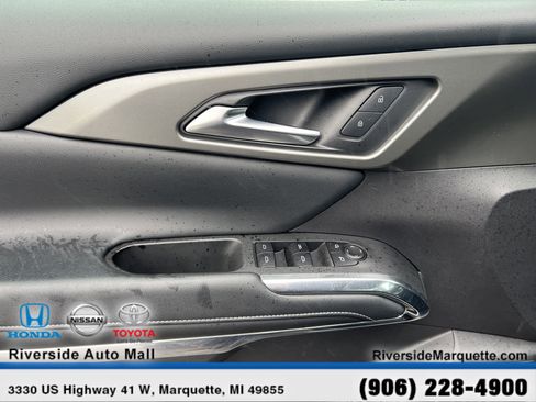 Used 2025 Chevrolet Traverse LT image 24