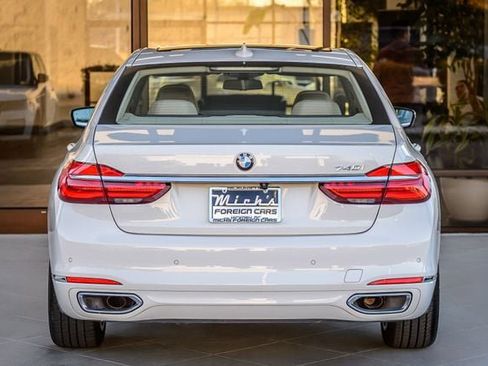 Used 2018 BMW 740i image 8