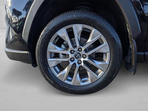 Used 2021 Toyota RAV4 XLE Premium image 21