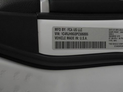 Used 2023 Jeep Grand Cherokee Limited w/ Luxury Tech Group II image 46