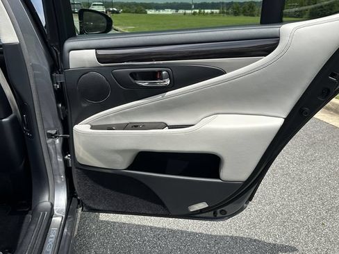Used 2014 Lexus LS 460 w/ Comfort Package RWD image 18