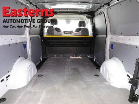 Used 2022 Mercedes-Benz Metris image 9