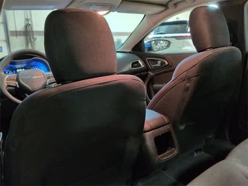 Used 2015 Chrysler 200 Limited image 17