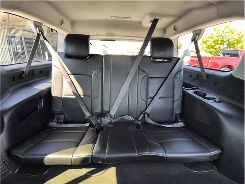 Used 2015 GMC Yukon XL SLT w/ Open Road Package image 10