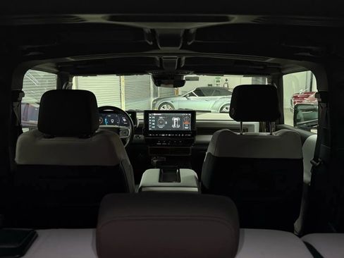 Used 2025 GMC Hummer EV 2X image 30