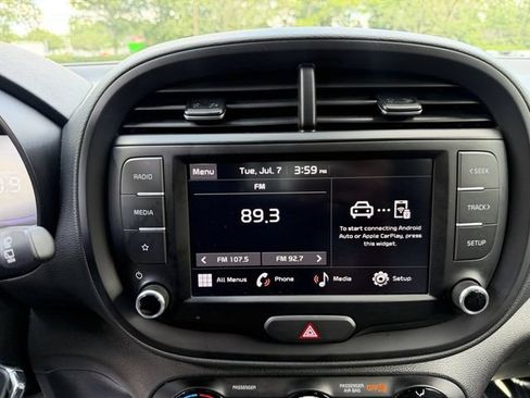 Used 2025 Kia Soul LX w/ LX Technology Package FWD image 18