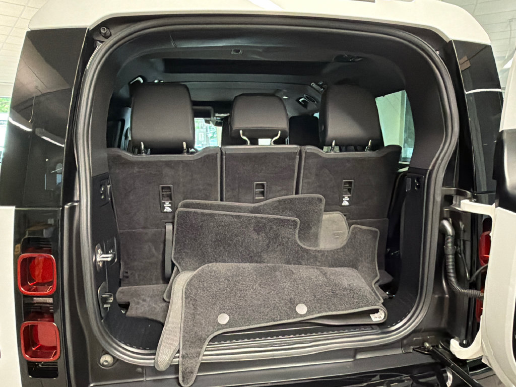 Used 2024 Land Rover Defender 130 X-Dynamic SE AWD/4WD image 6