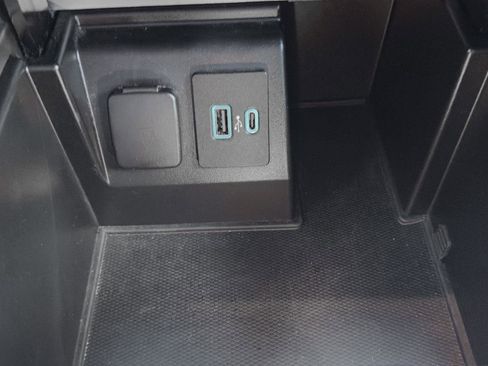 Certified 2020 Ford Explorer Platinum w/ Premium Technology Package image 21