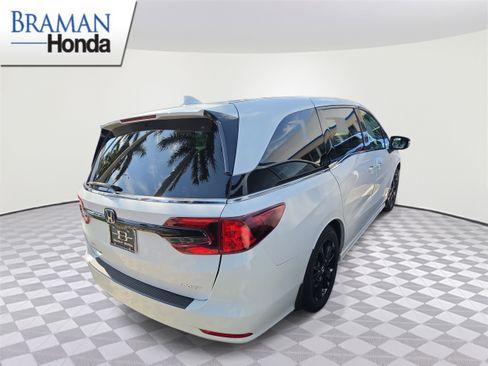 Certified 2024 Honda Odyssey Sport image 3