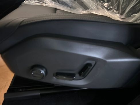 New 2026 Volvo XC90 B5 Core image 11