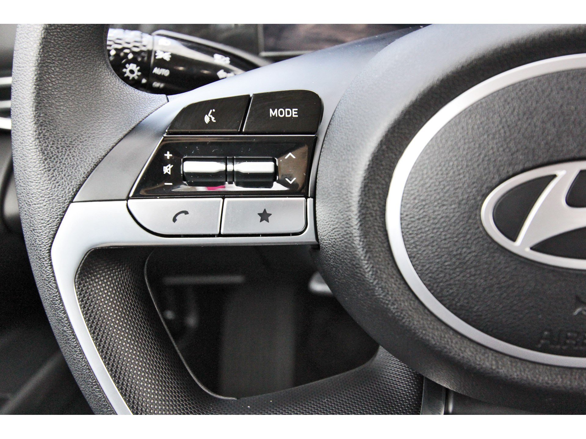 Used 2024 Hyundai Elantra SEL FWD image 19