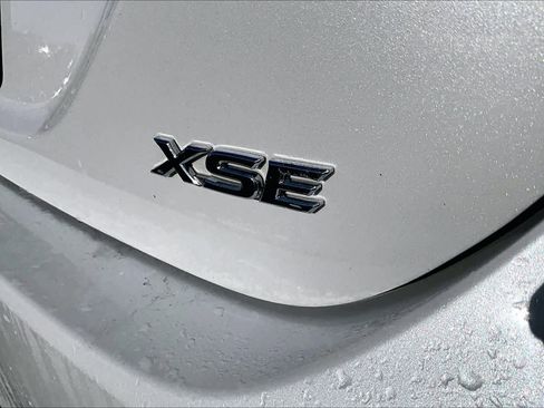 Used 2022 Toyota Camry XSE image 9