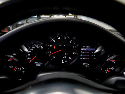 Used 2016 Porsche 911 Carrera GTS image 11