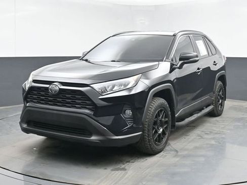 Used 2020 Toyota RAV4 XLE FWD image 5