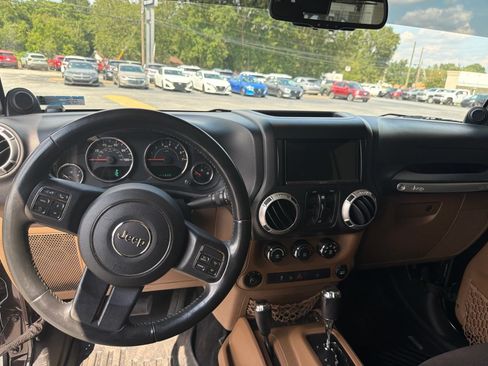 Used 2013 Jeep Wrangler Unlimited Sahara w/ Connectivity Group AWD/4WD image 9
