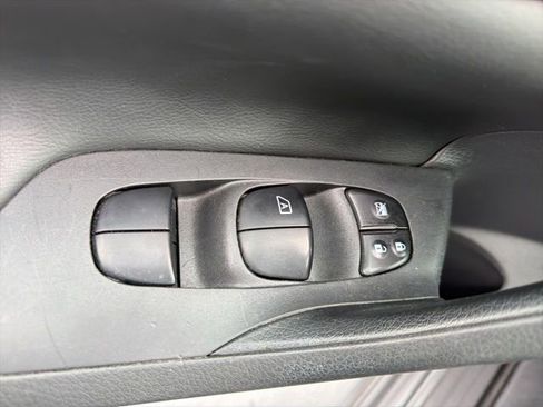 Used 2016 Nissan Altima 2.5 SR w/ Interior Lighting Package FWD image 13