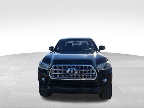Used 2016 Toyota Tacoma TRD Off-Road image 2