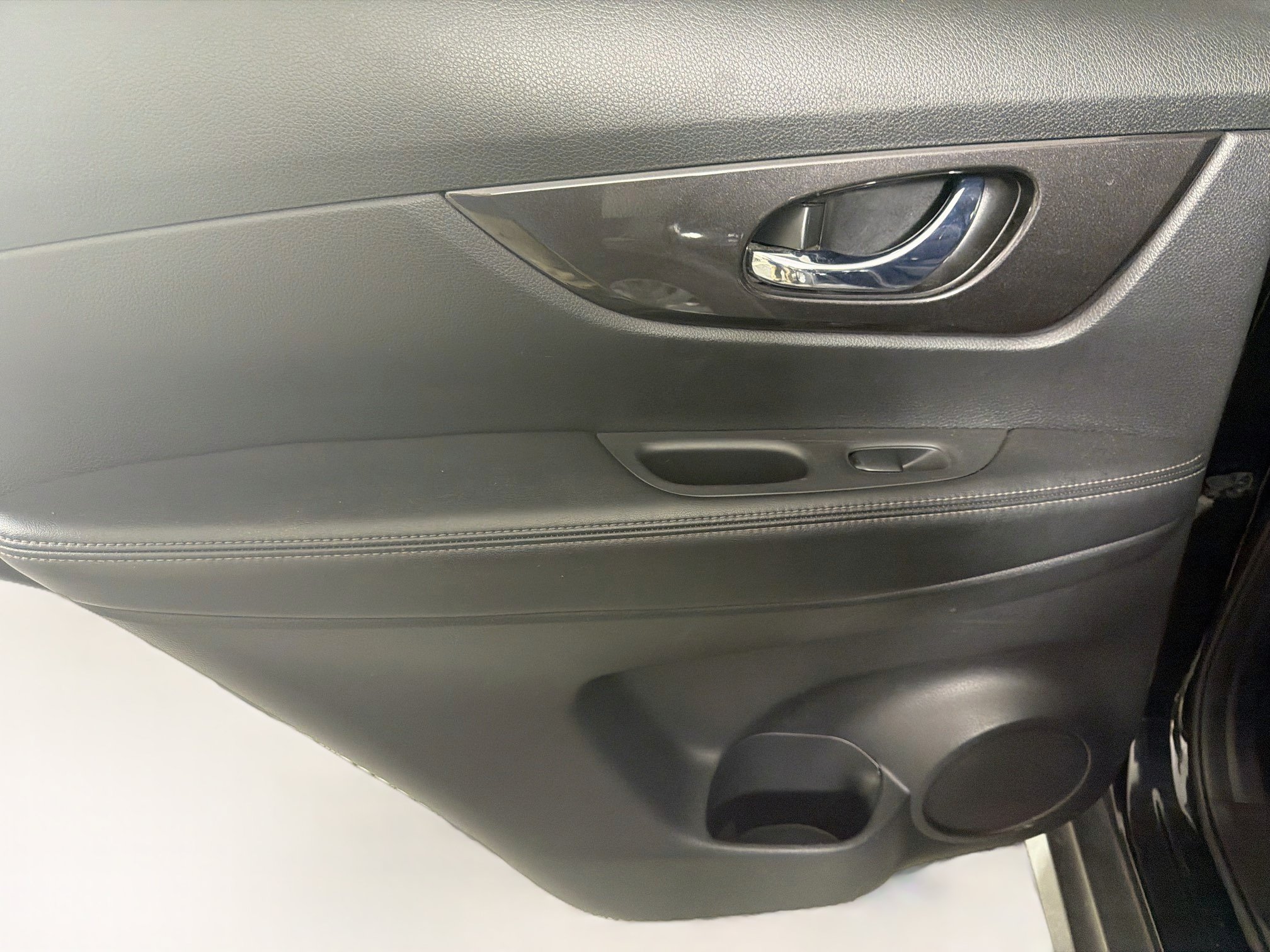 Used 2018 Nissan Rogue SV AWD/4WD image 25