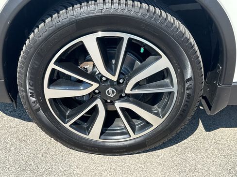Used 2019 Nissan Rogue SL AWD/4WD image 9