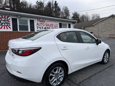 Used 2017 Toyota Yaris iA image 5