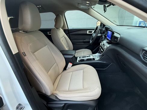 Used 2021 Ford Explorer Base w/ Class III Trailer Tow Package image 17