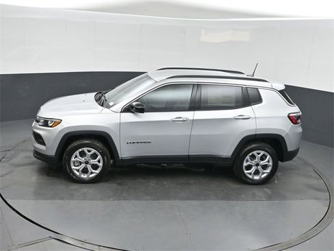 New 2026 Jeep Compass Latitude image 34