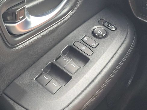 Certified 2025 Honda HR-V LX image 29