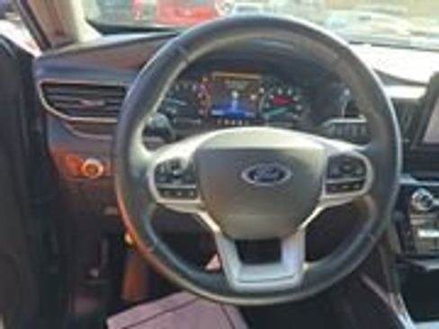 Used 2022 Ford Explorer Limited w/ Equipment Group 301A AWD/4WD image 8