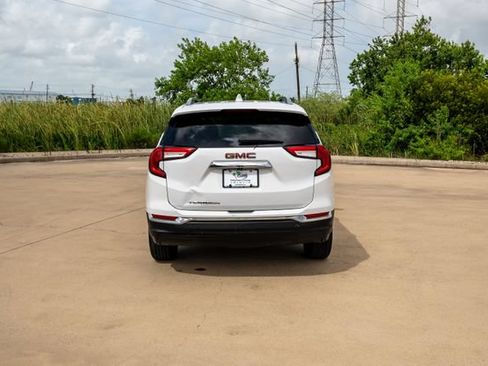 Used 2022 GMC Terrain SLT w/ LPO, Cargo Package FWD image 4