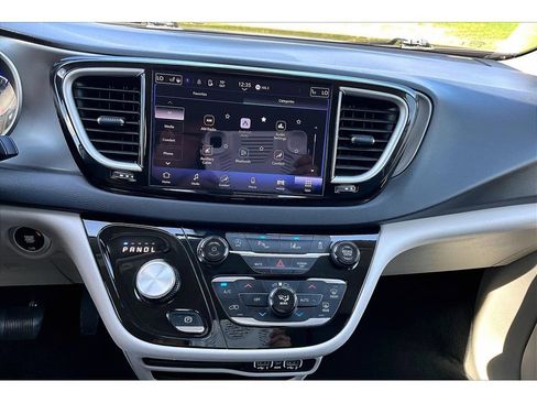 Certified 2024 Chrysler Pacifica Touring-L FWD image 25