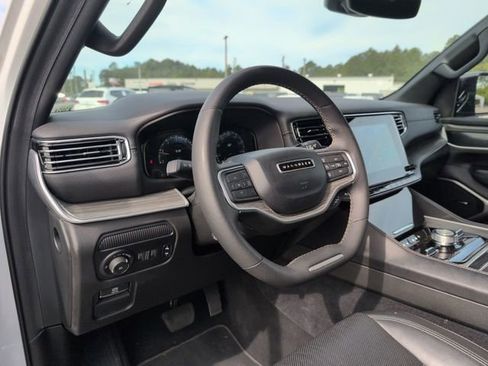 Used 2024 Jeep Wagoneer Series III image 32