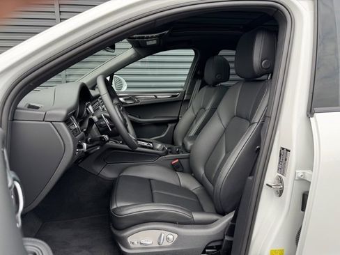 New 2026 Porsche Macan image 5